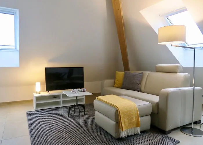 Apartment Furnished Homes *