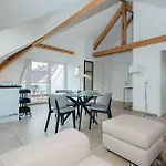 Furnished Homes *